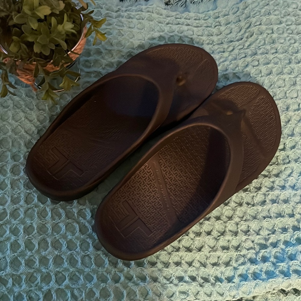 Telic Sandals Womens new size M/L